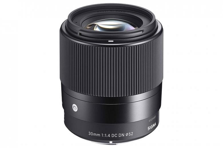 Made mostly of metal, the Sigma 30mm f1.4 DC DN Contemporary lens is quite well built but yet lightweight.