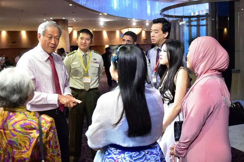 Mr Abbas visits the SAFDB to inspect the barracks and talk to the detainees. Dr Ng (left) interacting with some of the volunteers who serve on the various boards and committees in the Defence Ministry at an annual appreciation dinner at the Marina Ma