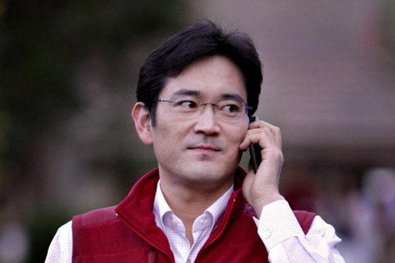Samsung Group's de facto leader and heir apparent Jay Y. Lee is poised to join the board of crown jewel Samsung Electronics.