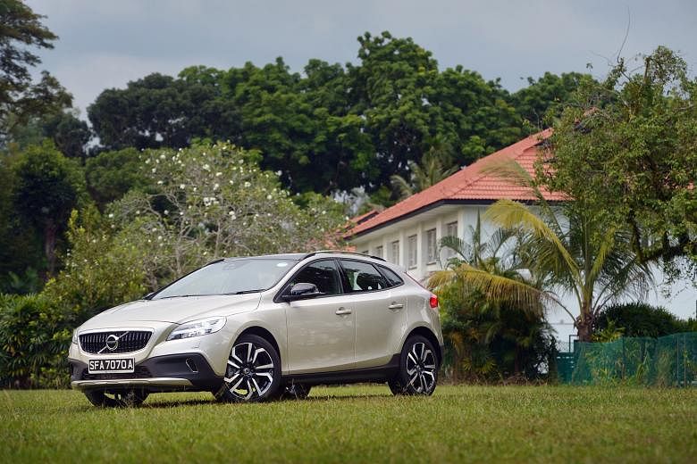 The Volvo V40 Cross Country has superb steering control and its stoutly sprung chassis holds up well around fast corners.