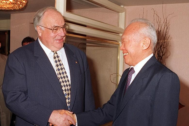 Then German Chancellor Helmut Kohl meeting Senior Minister Lee Kuan Yew for a private working lunch in Singapore on Nov 20, 1995. Mr Lee had a personal relationship with Dr Kohl whom he lauded as a "great German who reunified Germany, and as a greate