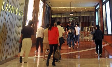 People walking outside the casino at Marina Bay Sands integrated resort on July 6, 2012.&nbsp;A Marina Bay Sands croupier has been caught by the police for allegedly cheating the casino. -- ST FILE PHOTO:&nbsp;KUA CHEE SIONG