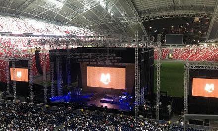 Audiences get ready for Mariah Carey's two hour concert at the National Stadium on Oct 24, 2014. -- ST PHOTO: NATASHA ZACHARIAH