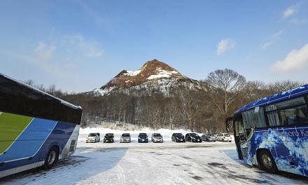 Taking public transport, such as trains and buses, may be safer than driving on the icy roads of Hokkaido in winter. -- PHOTO: ISTOCKPHOTO
