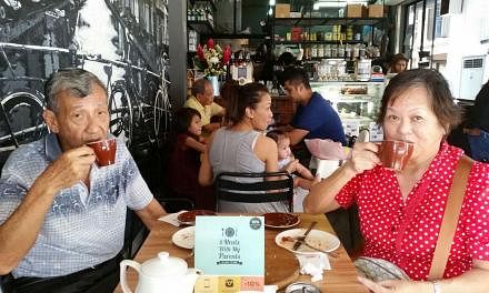 Mr Kwang Koon Kau and Madam Foo Hwee Min enjoying coffee courtesy of Forward It SG.