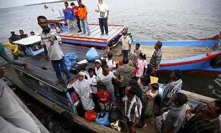 Myanmar and Bangladeshi Rohingya migrants arriving in a boat in Kuala Langsa, East Aceh, Indonesia, on May 15, 2015. -- PHOTO: EPA