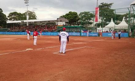 Singapore's men's softball team (in red) taking on the Philippines in their SEA Games semi-final match at the Kallang Softball Field on June 9, 2015. -- ST PHOTO: CHARLES ONG&nbsp;