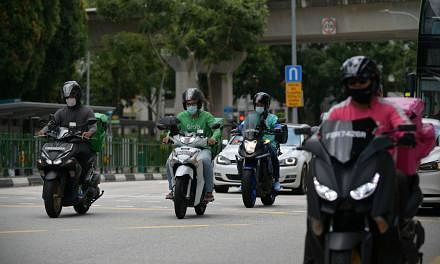 <p>pixdelivery/ST20211006_202128885347/Ng Sor Luan/Delivery riders during lunch time in Bt. Panjang on Oct 6, 2021.</p><p/><p>Generic photos of food delivery riders. News has a story on food delivery and how people can't get their food because their ord