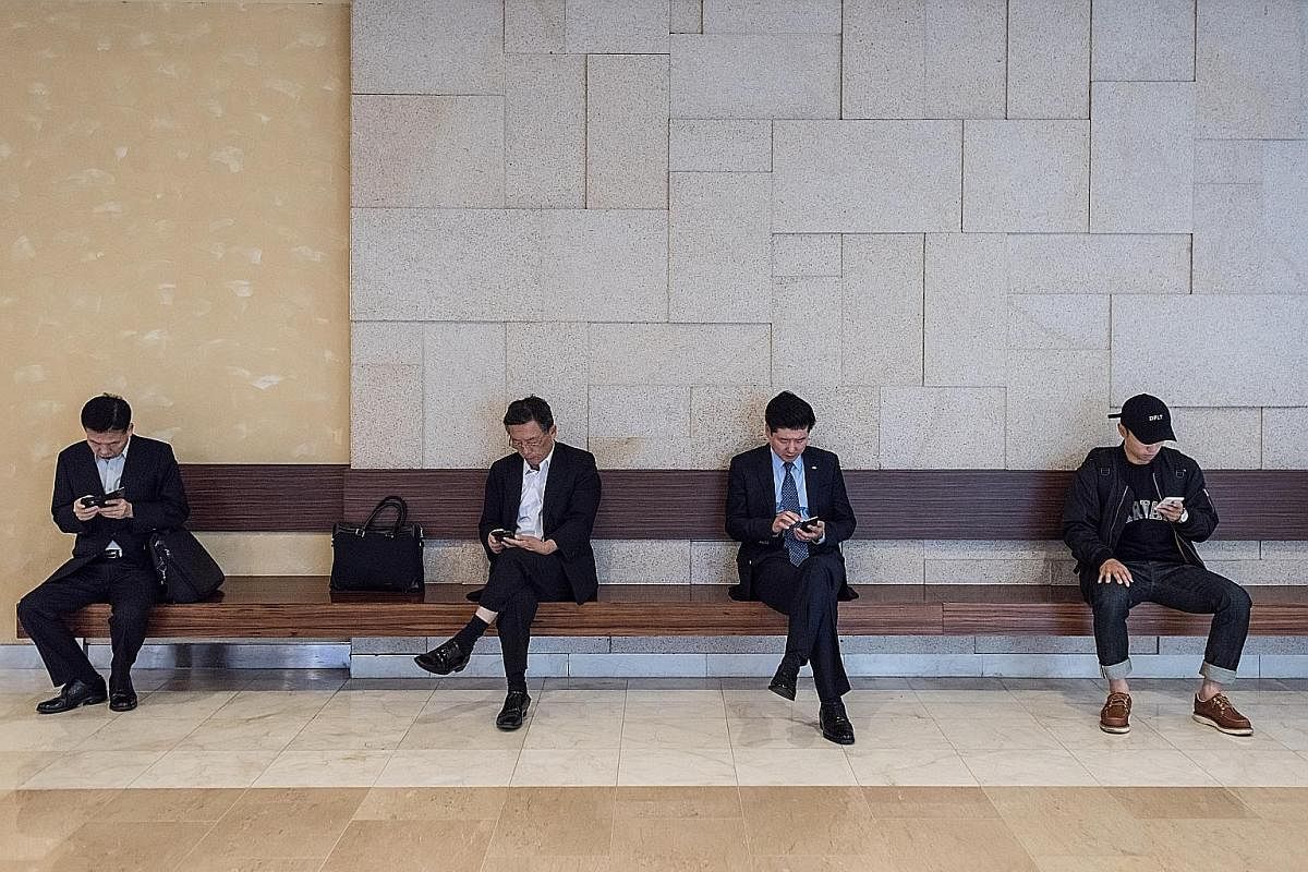 Living in one of the world's most connected societies means that employees in South Korea work 11 extra hours a week on average using electronic gadgets, said a study last year.