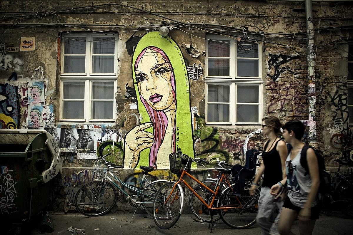 An artwork by El Bocho, one of Berlin's most successful urban artists. He feels that commissioned murals are just not the same: "If I don't go out and change the streets at night, then I'm not a street artist." A commissioned work at an electric ligh