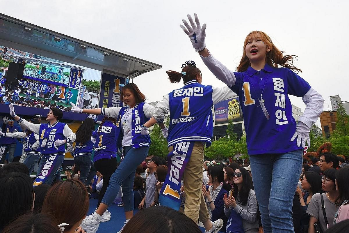 Supporters of South Korean presidential candidate Moon Jae In of the Democratic Party dancing during an election campaign in Goyang city, north-west of Seoul, last Thursday.