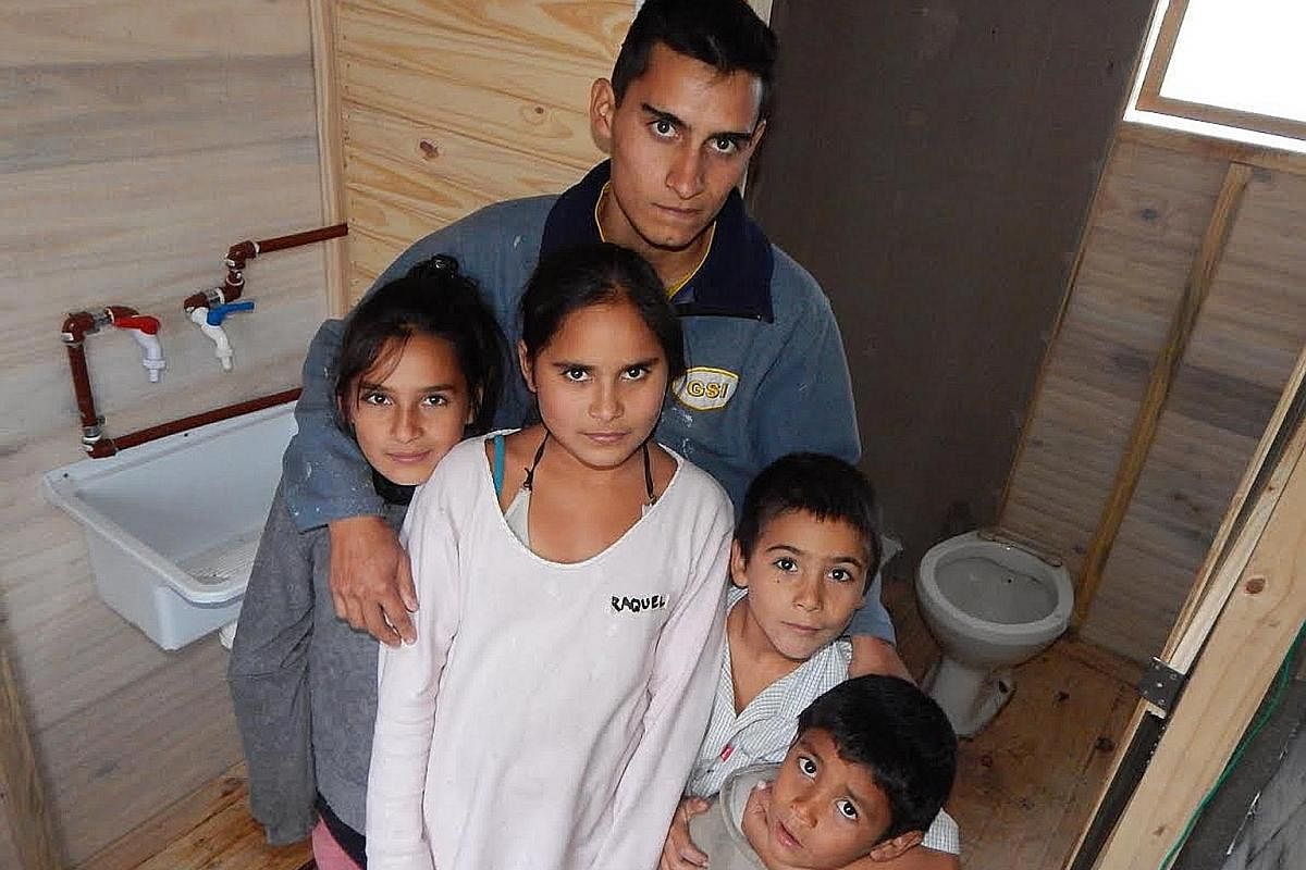 Modulo Sanitario in Argentina aims to resolve the sanitation needs of families living in informal settlements. It equips the families' kitchens with a sink and tap with hot water, and puts in bathroom units consisting of a sink, tap, shower and toile