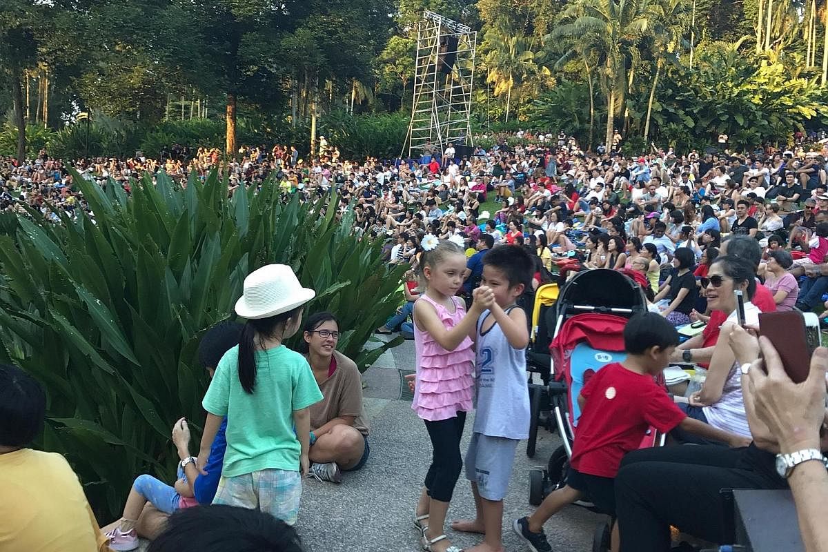 More than 10,000 people filled the entire lawn in front of the Singapore Botanic Gardens' Shaw Foundation Symphony Stage for the hour-long Straits Times Concert in the Gardens. The heat and humidity did not deter concertgoers as they laid out their p