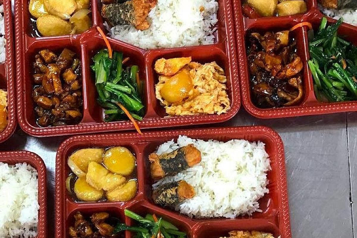 Bento sets from Hiang Lee Chicken Rice stall in Boon Lay Place Food Village offered by HungrySia. 