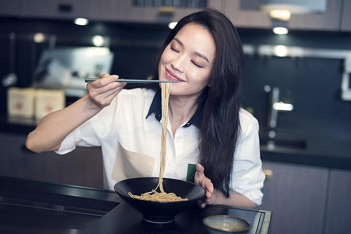 They come in two flavours, Sichuan Pepper (far left) and Aromatic Scallion. KiKi noodles were made popular by Taiwanese actress Shu Qi (left).