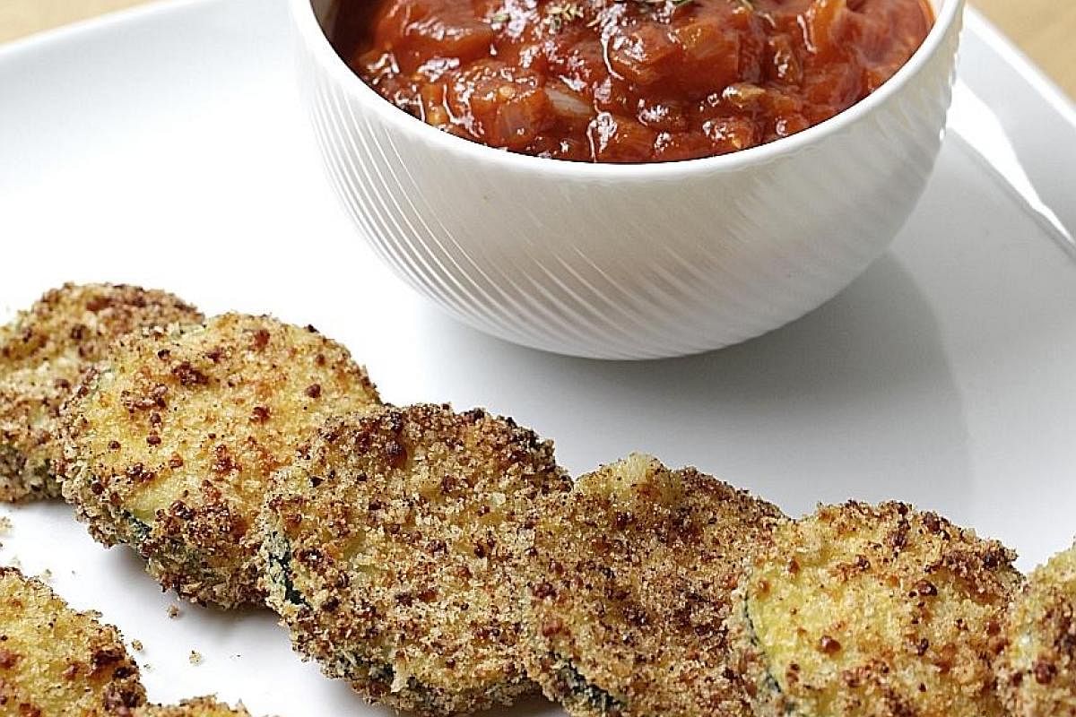 Serve the zucchini chips with spicy tomato sauce or your choice of dip.
