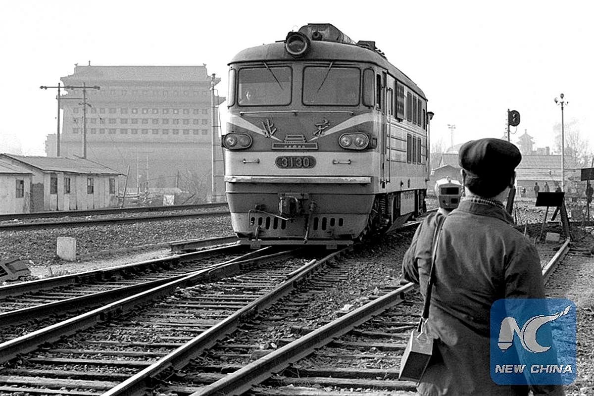 A train entering Beijing Railway Station in 1989. According to a Xinhua report, about 100 million trips were made during the chunyun period in the 1980s. This year, around 2.98 billion trips will be made over the 40-day period.