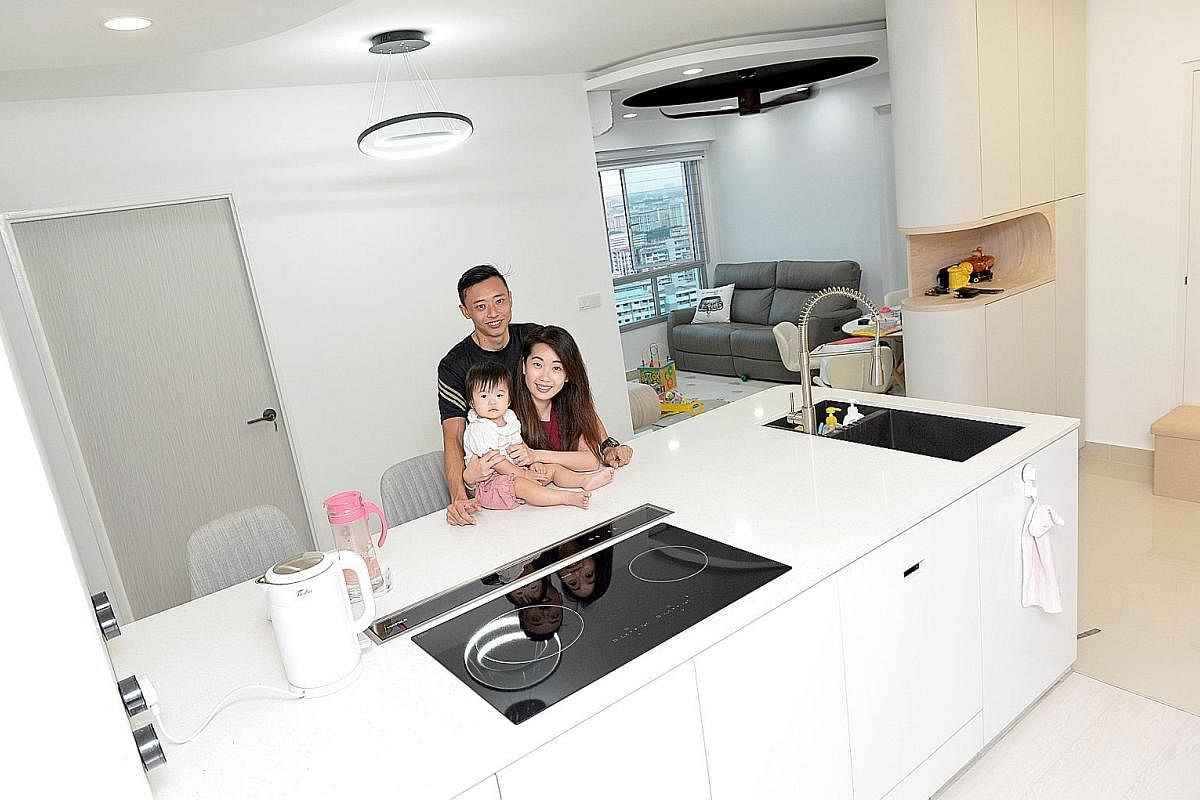 Housewife Jade Hui (above, with her husband Gerald Thong and daughter Hailey) hardly fries food, so an open kitchen works for her.