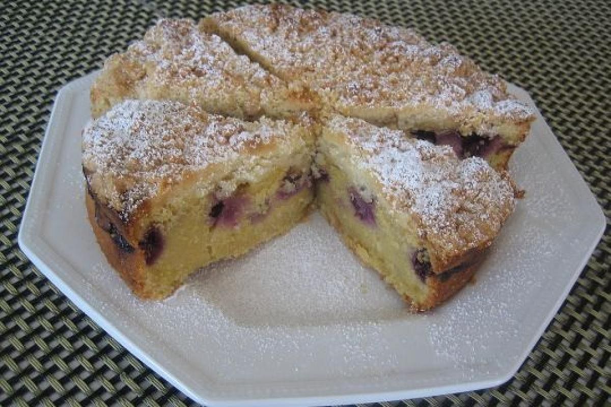 The polenta adds extra texture in the cake to complement the crumble topping.