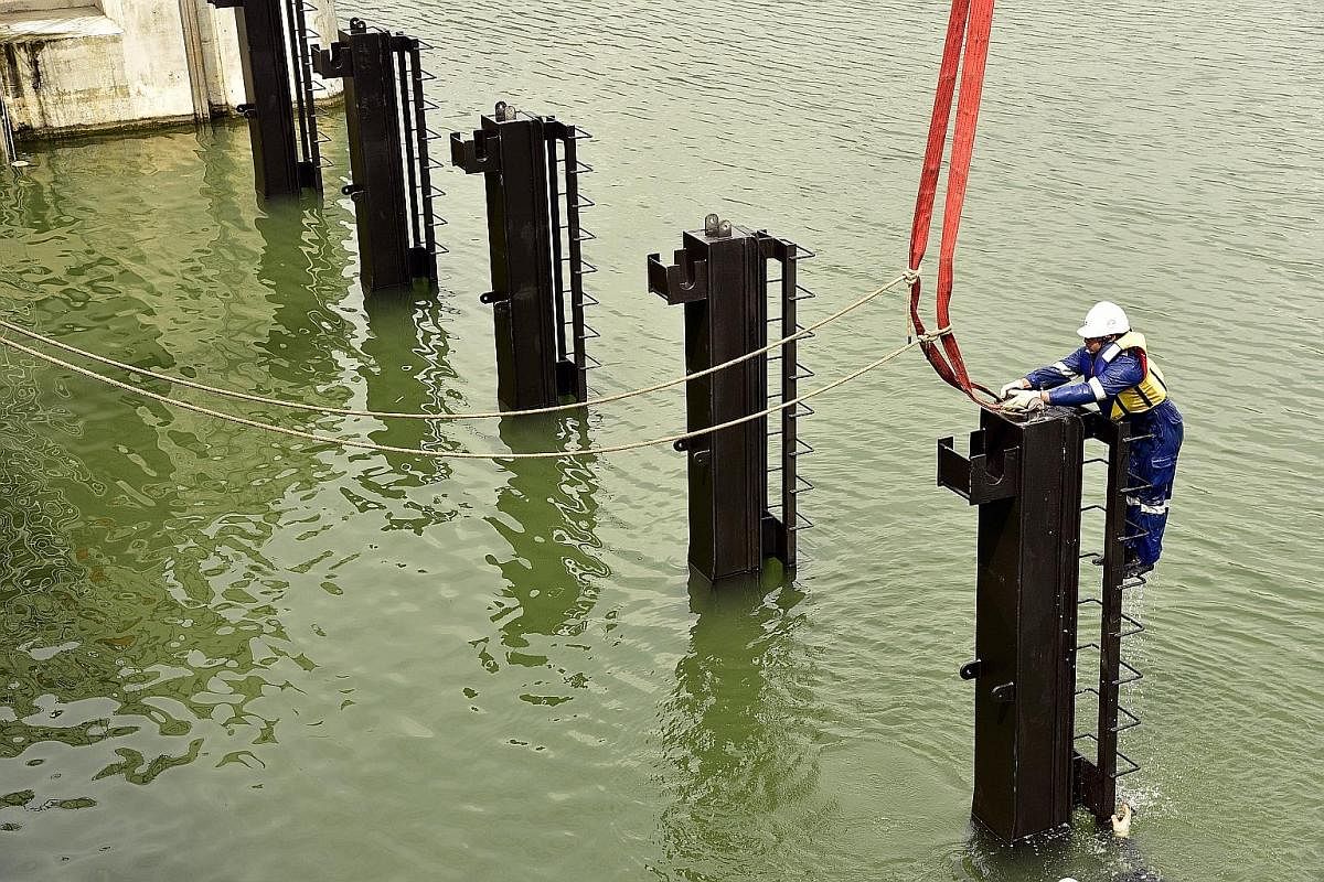 A total of 12 stoplog guides are first put in place at both sides of the barrage (reservoir and sea side). Along with the stoplog panels, the guides are kept in a storage area at the Marina Barrage. A bird's eye view of the Marina Barrage, which span