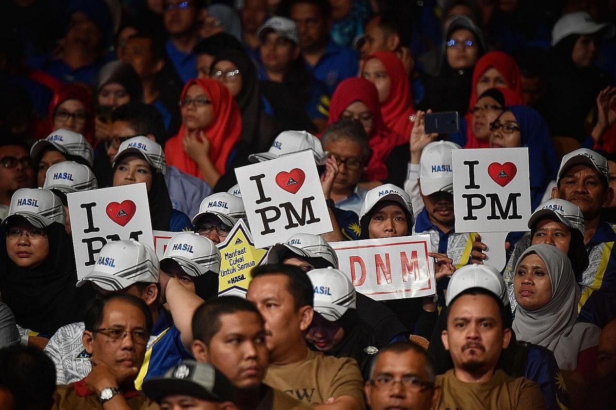 Supporters cheering for former prime minister Mahathir Mohamad, who is the chairman of opposition pact Pakatan Harapan, at a rally in Mutiara, Melaka, last Friday. A life-size hologram of Datuk Seri Najib being beamed from trucks equipped with hologr