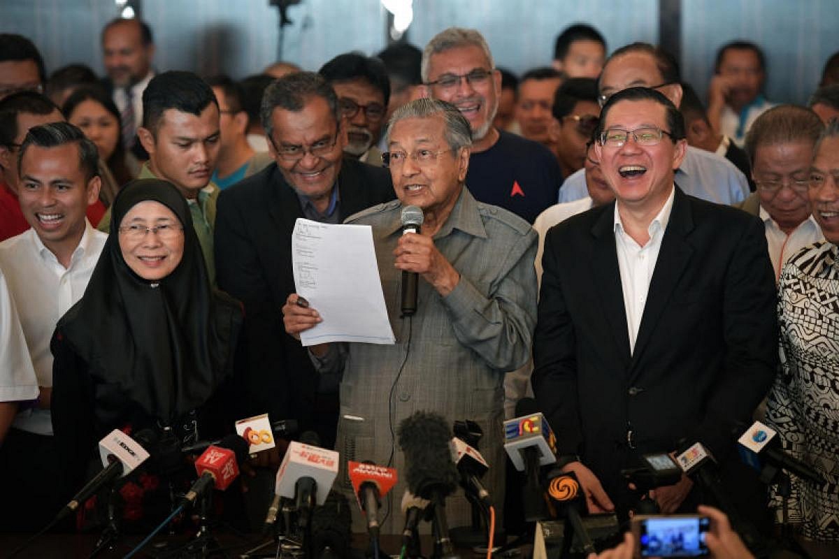 In Pictures: Mahathir Mohamad Sworn In As Malaysia's Seventh Prime ...