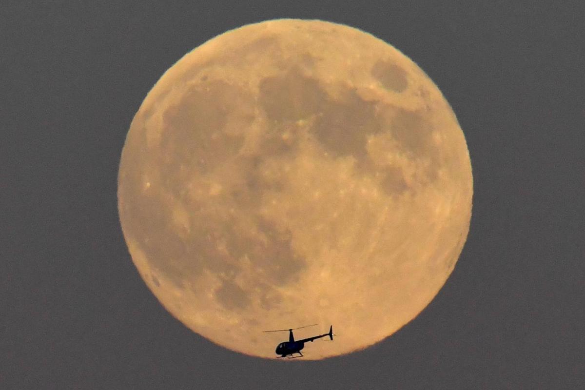 Маё мястэчка луна воля. Фрейм луна. Затмение 2003. Полнолуние в октябре. When moon.