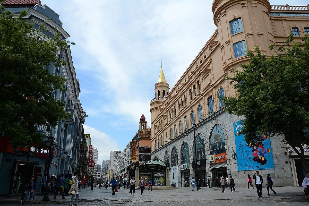 Harbin's warm, balmy weather during the summer months makes it a breeze to stroll along its broad pavements and take in the city's distinctively European vibe .