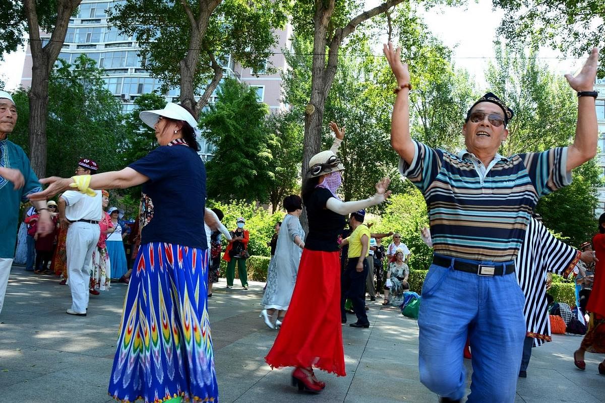 Whether it is a graceful waltz or a central Asian dance complete with costumes, Harbin residents are always eager to practise their moves at Stalin Park and along Zhongyang Dajie.