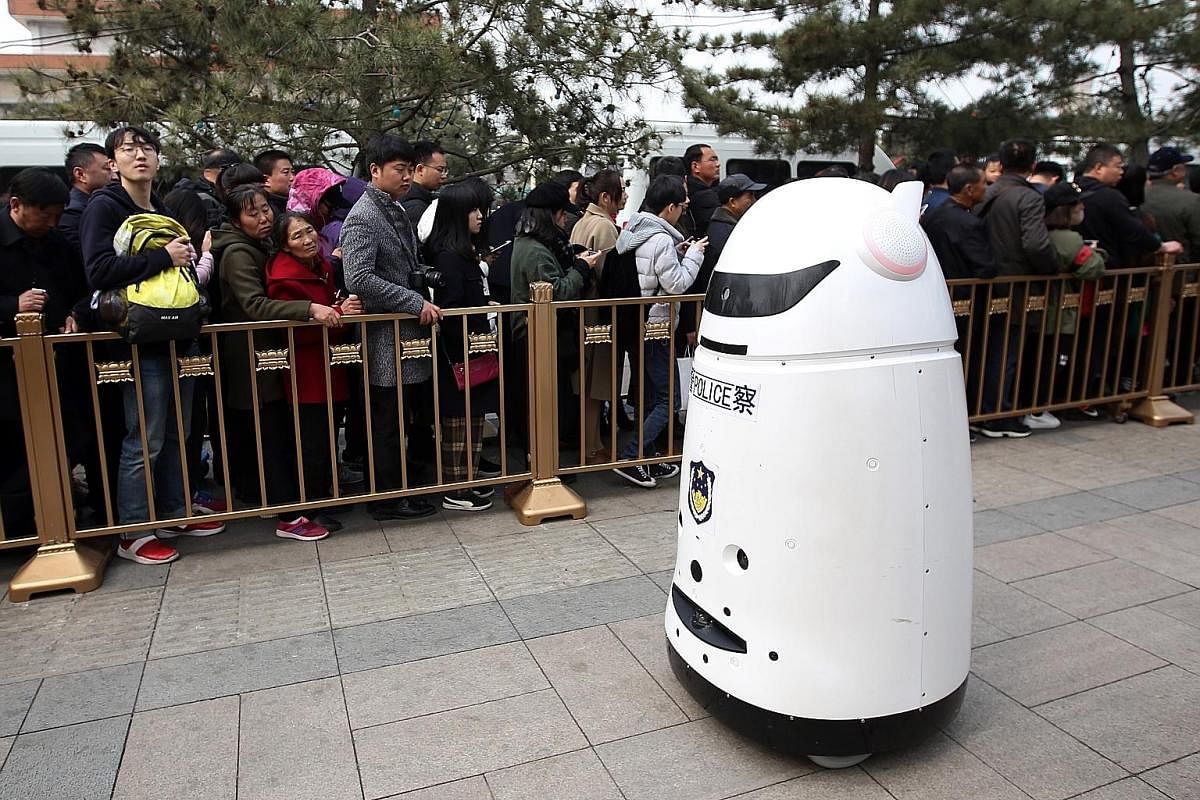 iPal (right) is a social robot that is designed to offer care and companionship to children and the elderly. KeeKo the robot (left) at a kindergarten in Hebei. It can play games with children, dance, sing, read stories, have a conversation with young