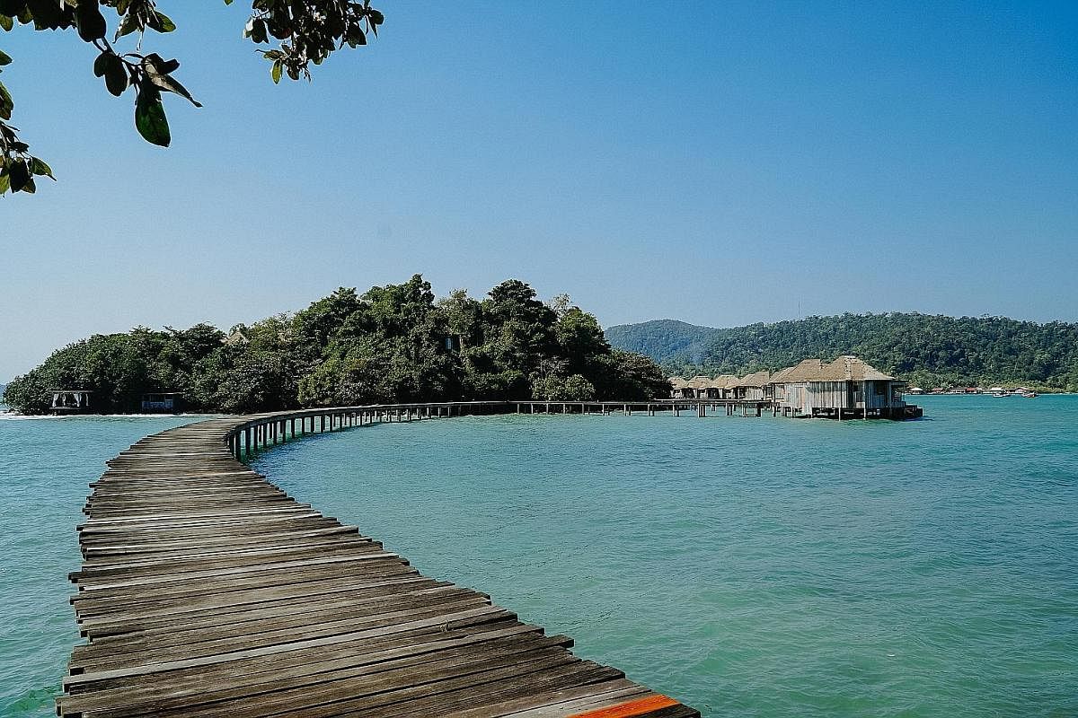 A curved boardwalk connects Koh Ouen, where the resorts' 24 villas are located, to Koh Bong, where the rainforest has been preserved.