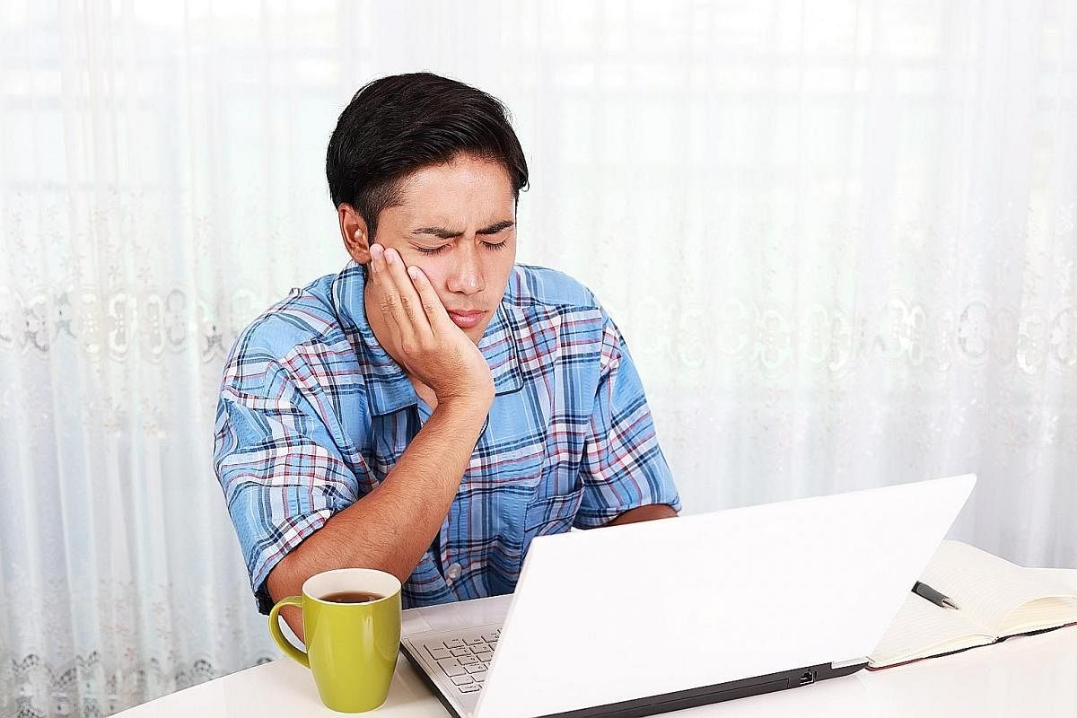 Using a computer for long periods or excessive consumption of caffeine can lead to a migraine attack.