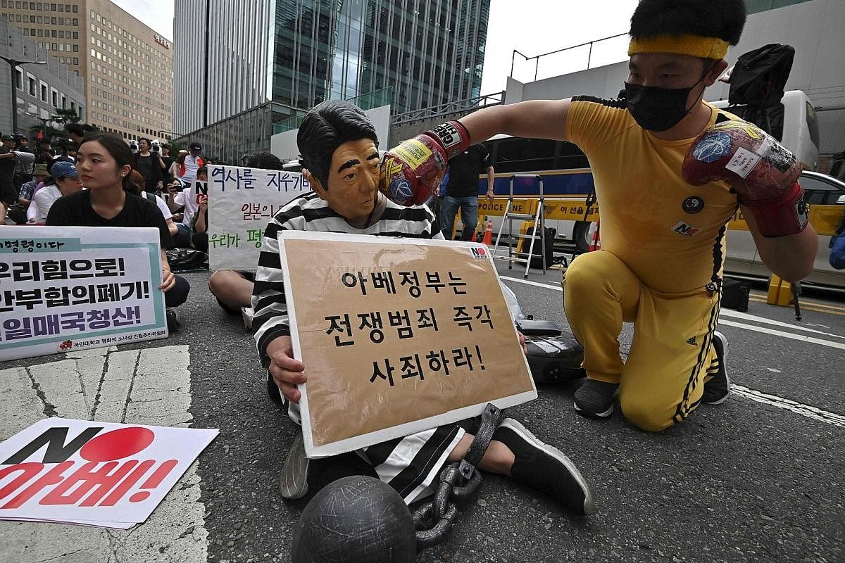 A South Korean protester wearing a mask depicting Japanese Prime Minister Shinzo Abe, at a rally denouncing Japan for its recent trade restrictions against Seoul, near the Japanese embassy in Seoul on July 20. PHOTO: AGENCE FRANCE-PRESSE