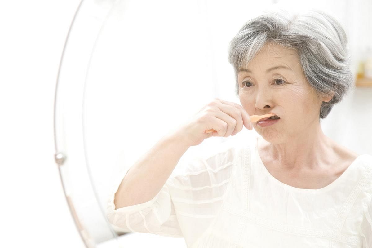For patients who have suffered loss of mobility, geriatric dentists might suggest modifying toothbrushes to improve the grip. 