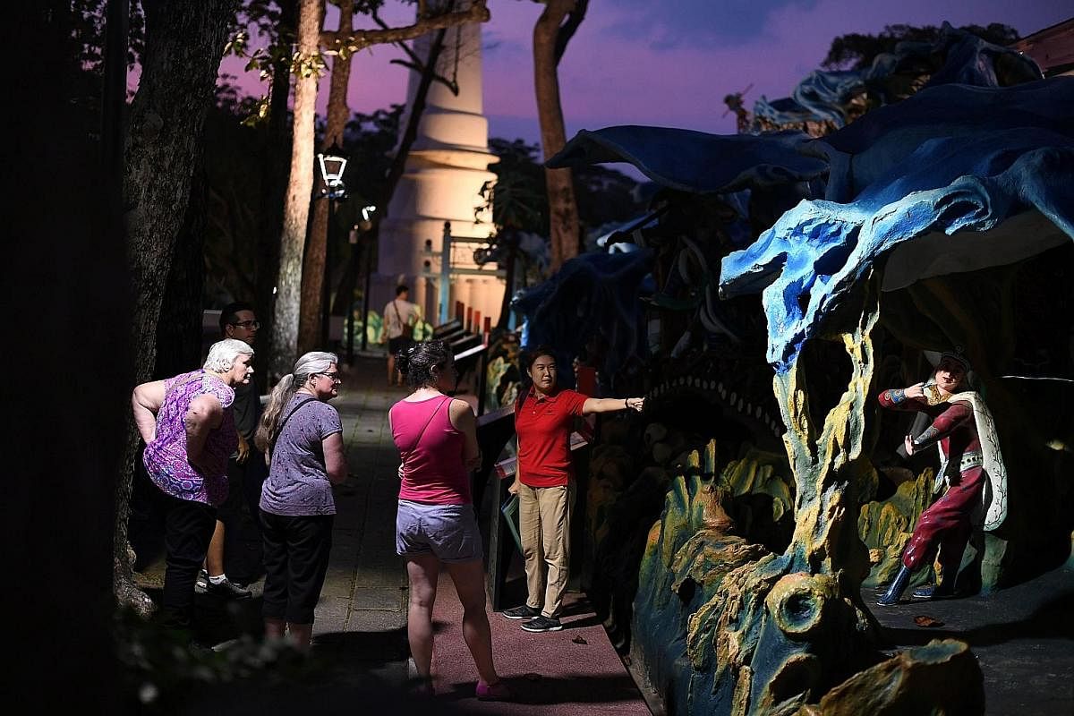 One of the most impressive sights in Haw Par Villa is the iconic Eight Immortals diorama, which features a scene showing the famous figures in Chinese mythology fighting the Dragon King of the Eastern Sea and his vast army of sea creatures. A diorama