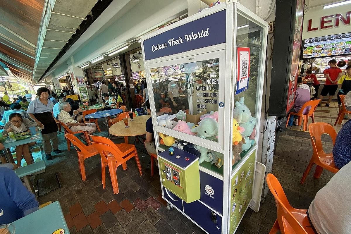 A claw machine at Kim San Leng Food Centre (above), a coffee shop in Bishan Street.