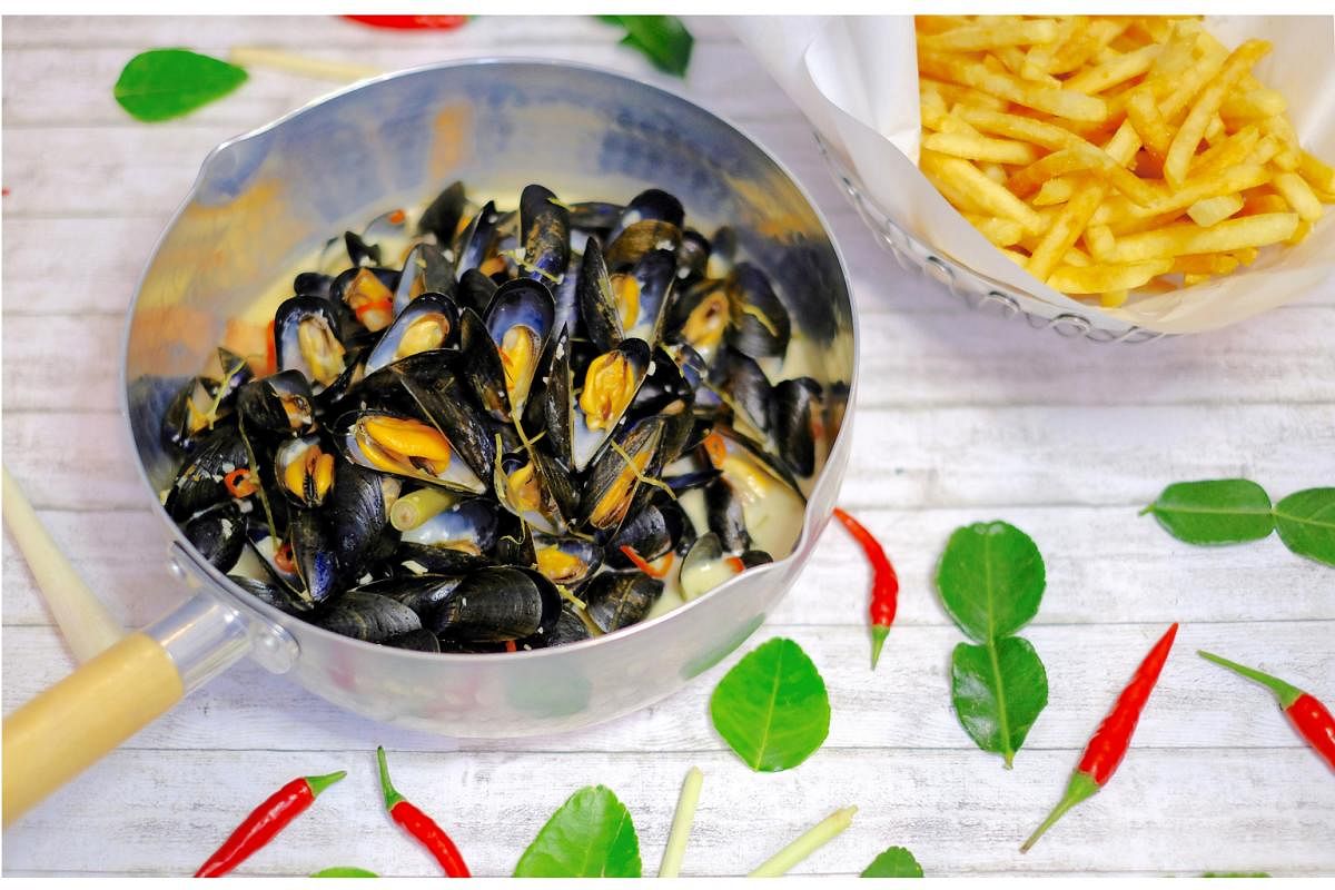 Hits: Bouchot Mussels Thailandaises (from $36 for 500g to $58 for 1kg) 