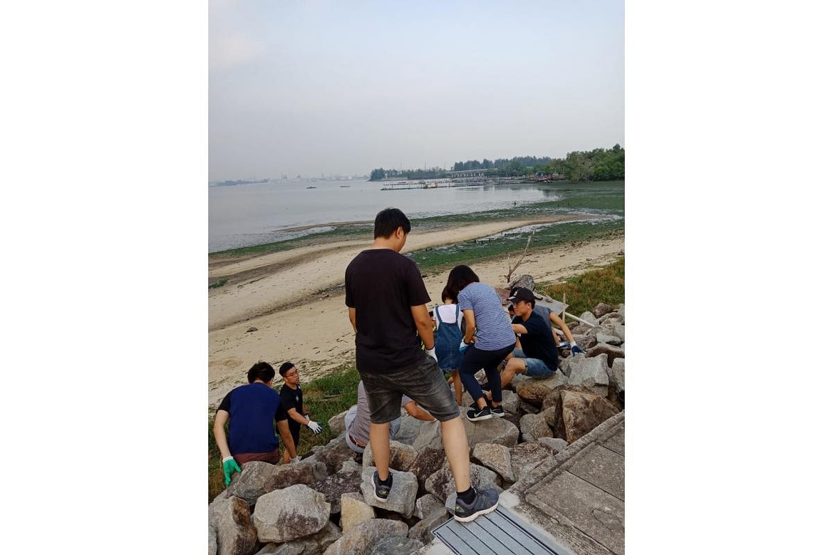 Twenty men and women took part in Singapore’s first coastal clean-up dating event last September at Yishun Dam. It was organised by local matchmaking events firm GaiGai, which is planning another session next month. 