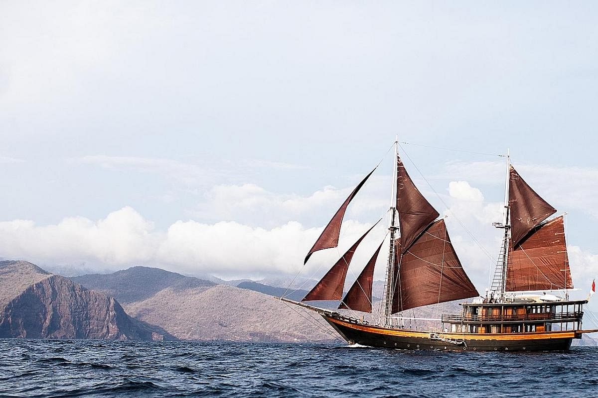 Dunia Baru's luxury phinisi sails in South-east Asia.