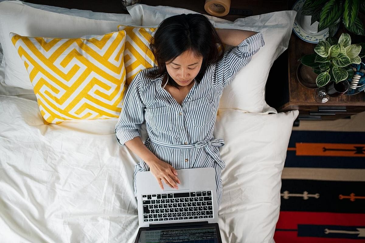 Leaning against the headboard of the bed and placing the laptop on the thighs can cause a strain on the neck when one keeps looking downwards at the screen.