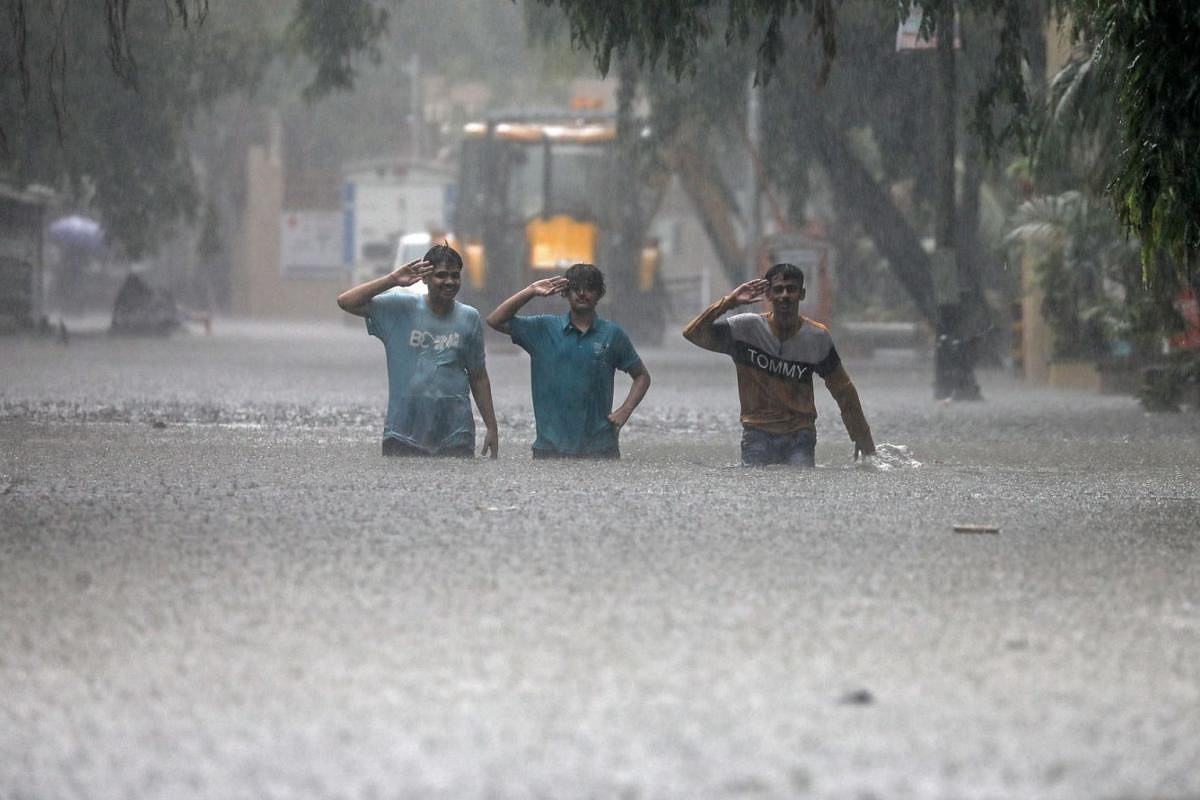 In Pictures: Monsoon Rains Lashes Mumbai | The Straits Times