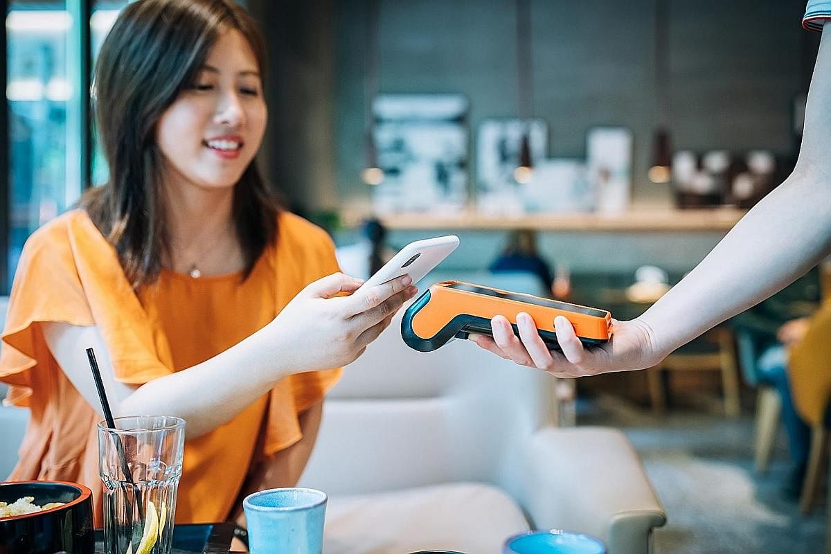 Contactless payment methods in Singapore include credit and debit cards, e-wallets, PayWave and PayNow.