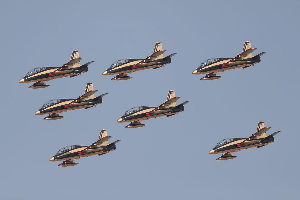 In Pictures: Flying Display Dazzles Spectators At Dubai Airshow | The ...