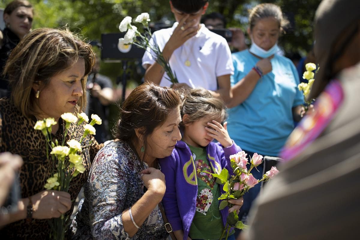 In Pictures: Teenage gunman opens fire in Texas elementary school | The ...
