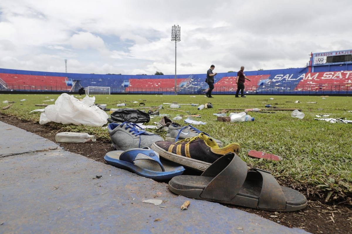 In Pictures: Victims Of Indonesia Soccer Stampede Mourned | The Straits ...