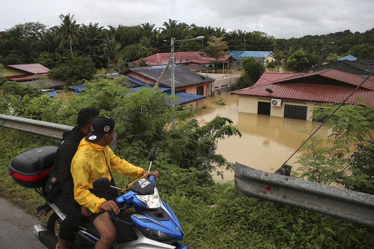 In Pictures: More Than 50,000 People Displaced By Flooding In Malaysia ...