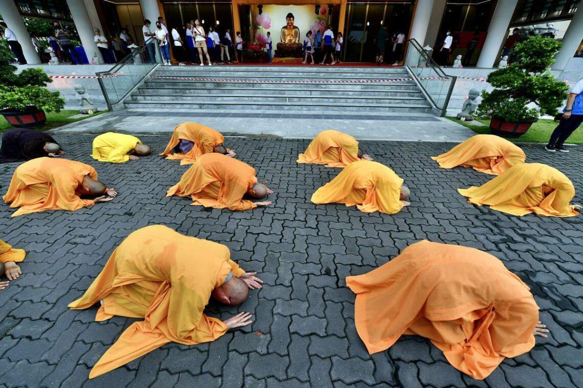 In Pictures: Devotees honour Buddha on Vesak Day | The Straits Times