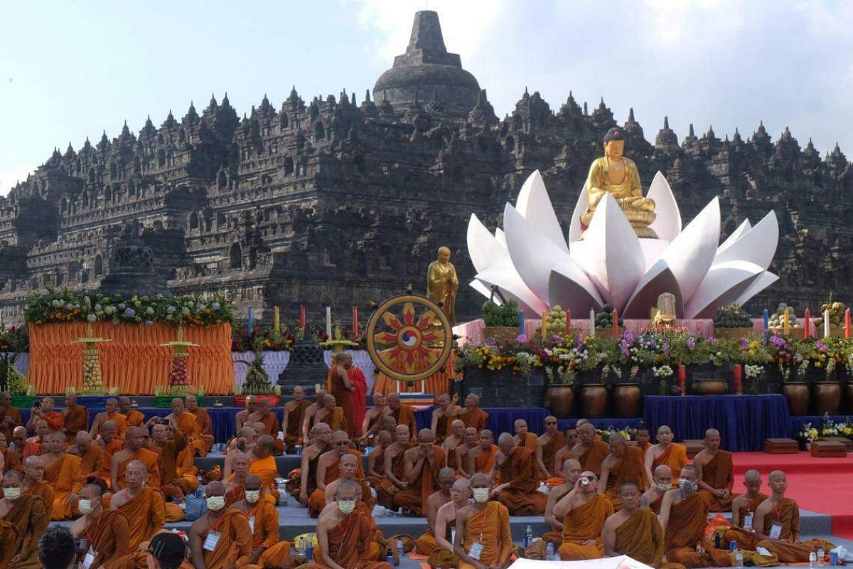 In Pictures: Devotees Honour Buddha On Vesak Day | The Straits Times